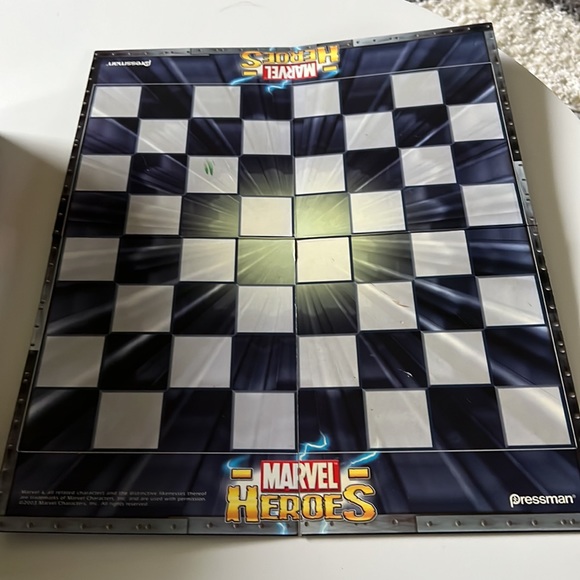 Marvel Heroes Chess Set - Picture 3 of 5